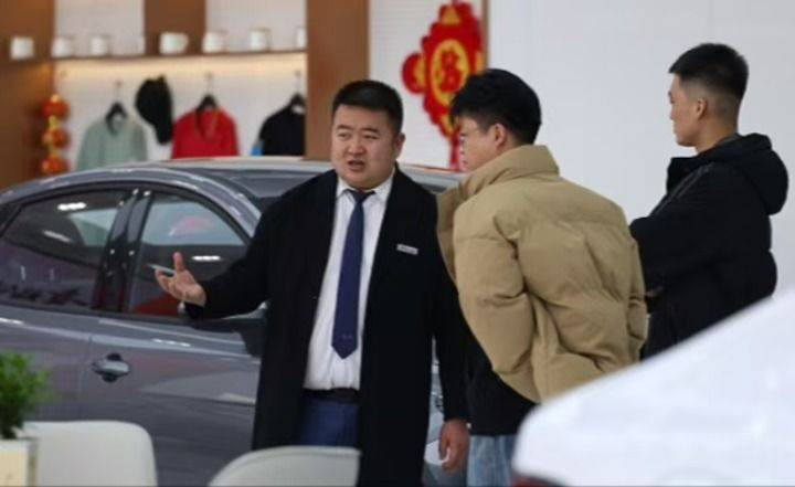 店：市井烟火里的经济韧性爱游戏(ayx)年关探