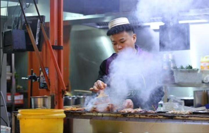 店:市井烟火里的经济韧性爱游戏(ayx)年关探(图5) 店:市井烟火里的经济韧性爱游戏(ayx)年关探(图5)